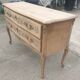 Commode dite " sauteuse " en bois massif