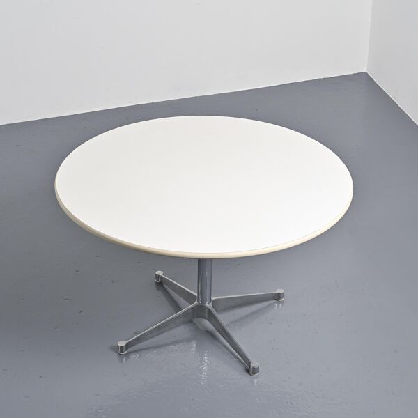Table ronde par Charles et Ray Eames pour Herman Miller, circa 1970