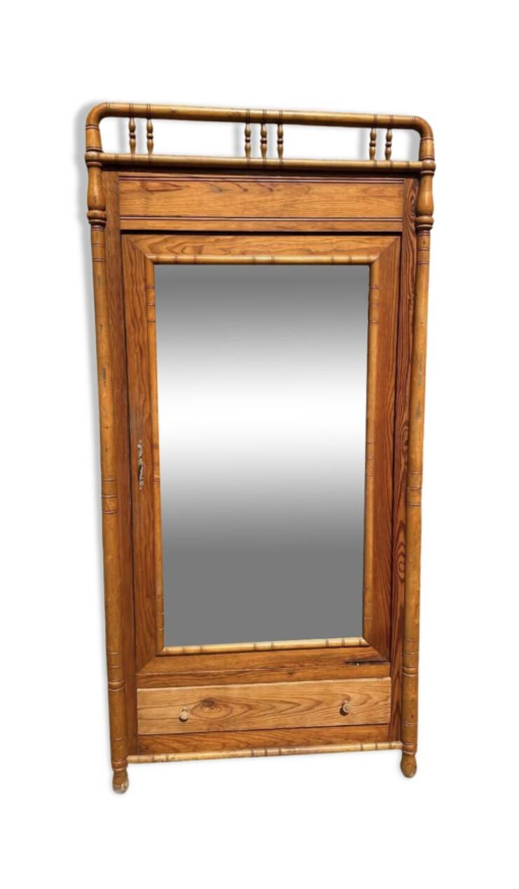 Hosiery cabinet