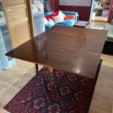 Vintage drop-leaf mahogany table; ideal for decorators.