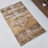 Hand-made wool distressed rug 92x52cm