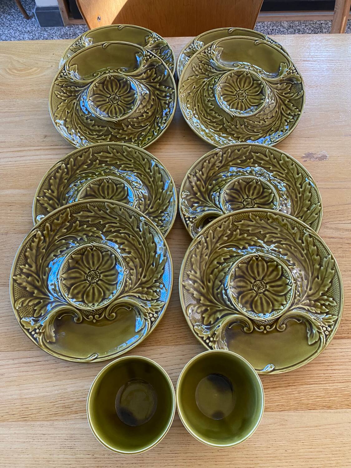 Set of 8 asparagus plates and 2 bowls from Gien