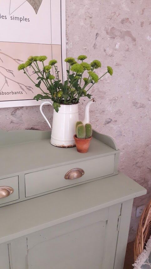 Green Parisian buffet