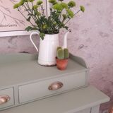 Green Parisian buffet