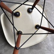 Set of 10 fibreglass & walnut DSW chairs, Charles & Ray Eames, Herman Miller, 60s-70s
