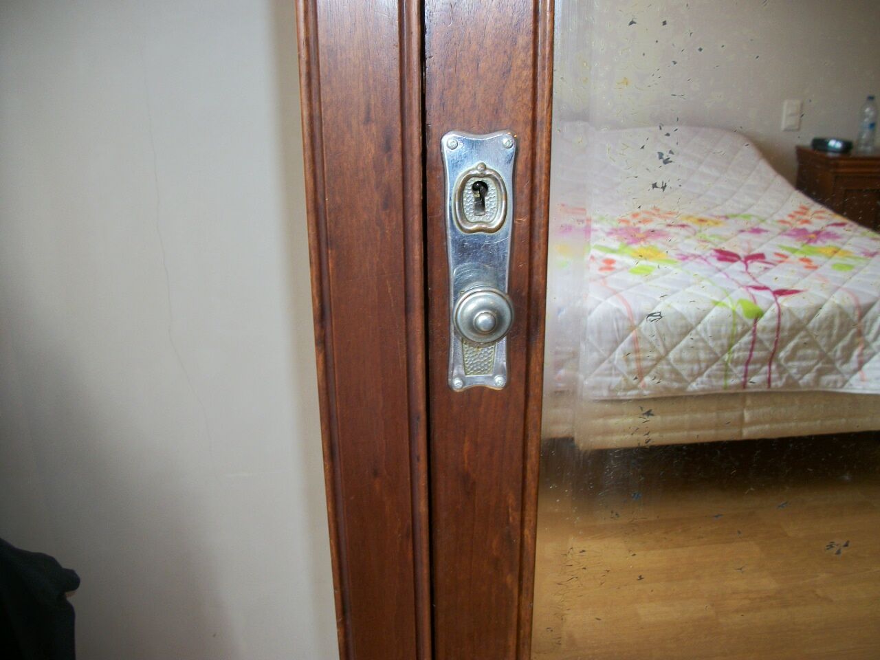 Pair of bonnetières