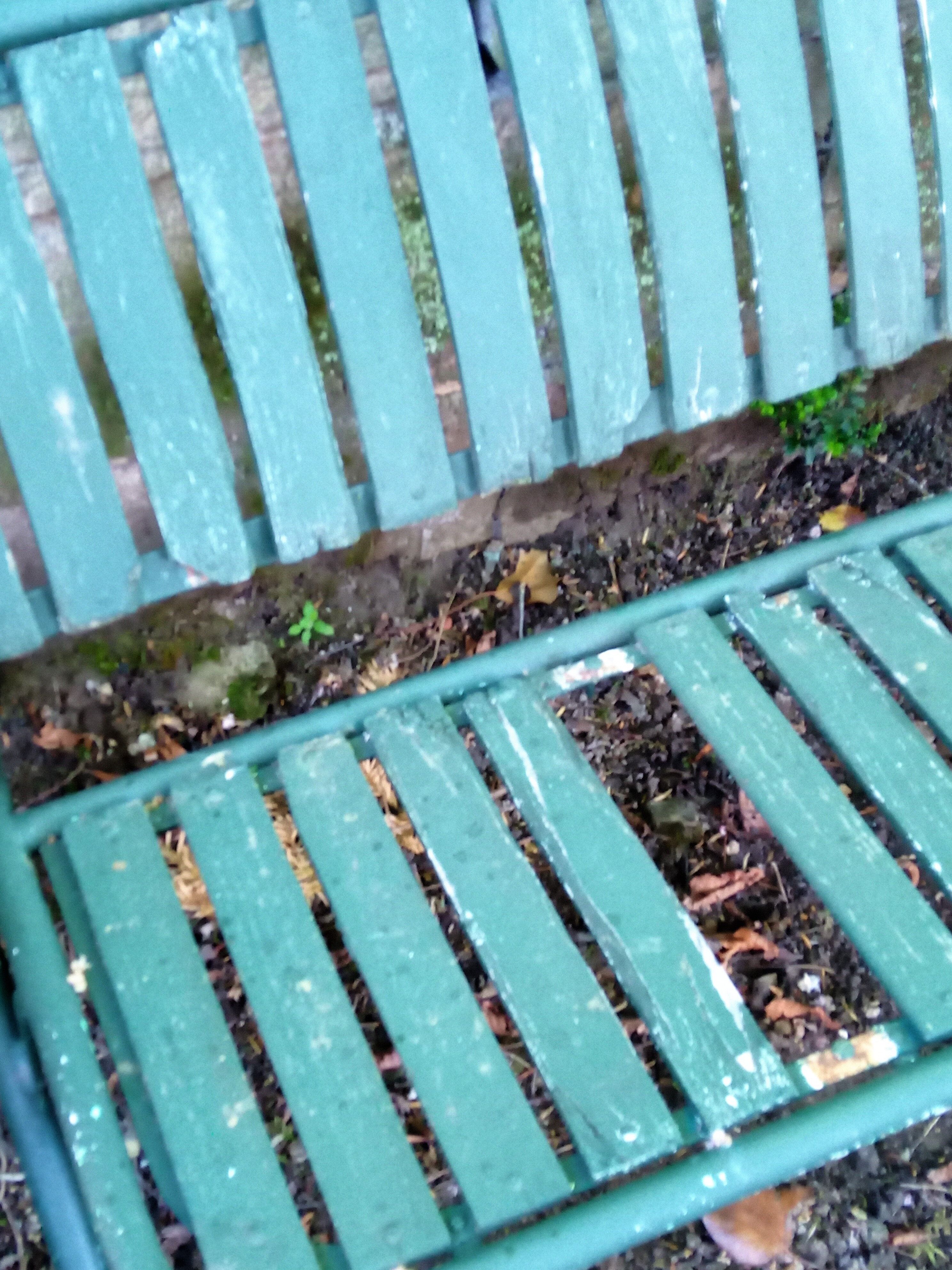 Folding garden bench