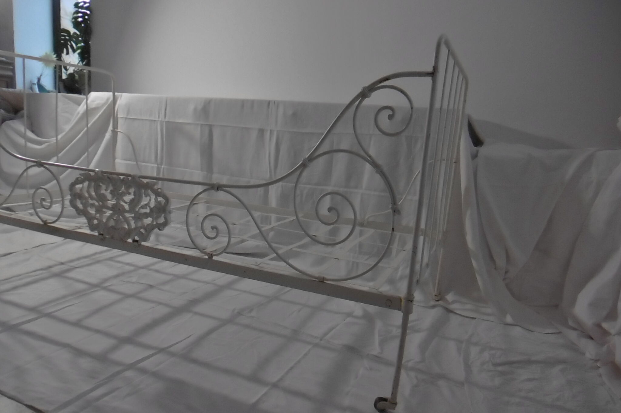 Forged iron bed