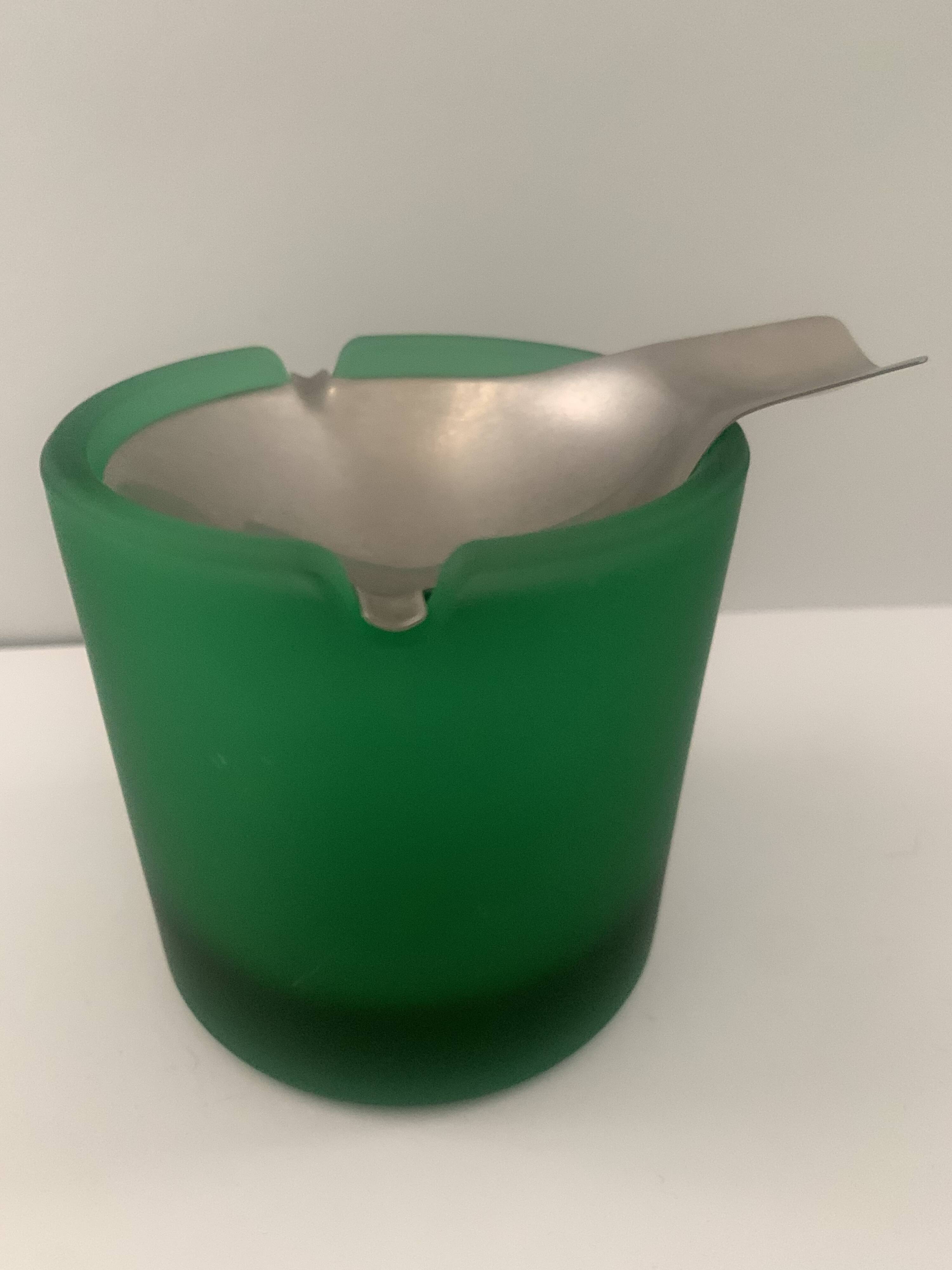 cendrier basculant modèle 504 avec insert en Cromargan de WMF