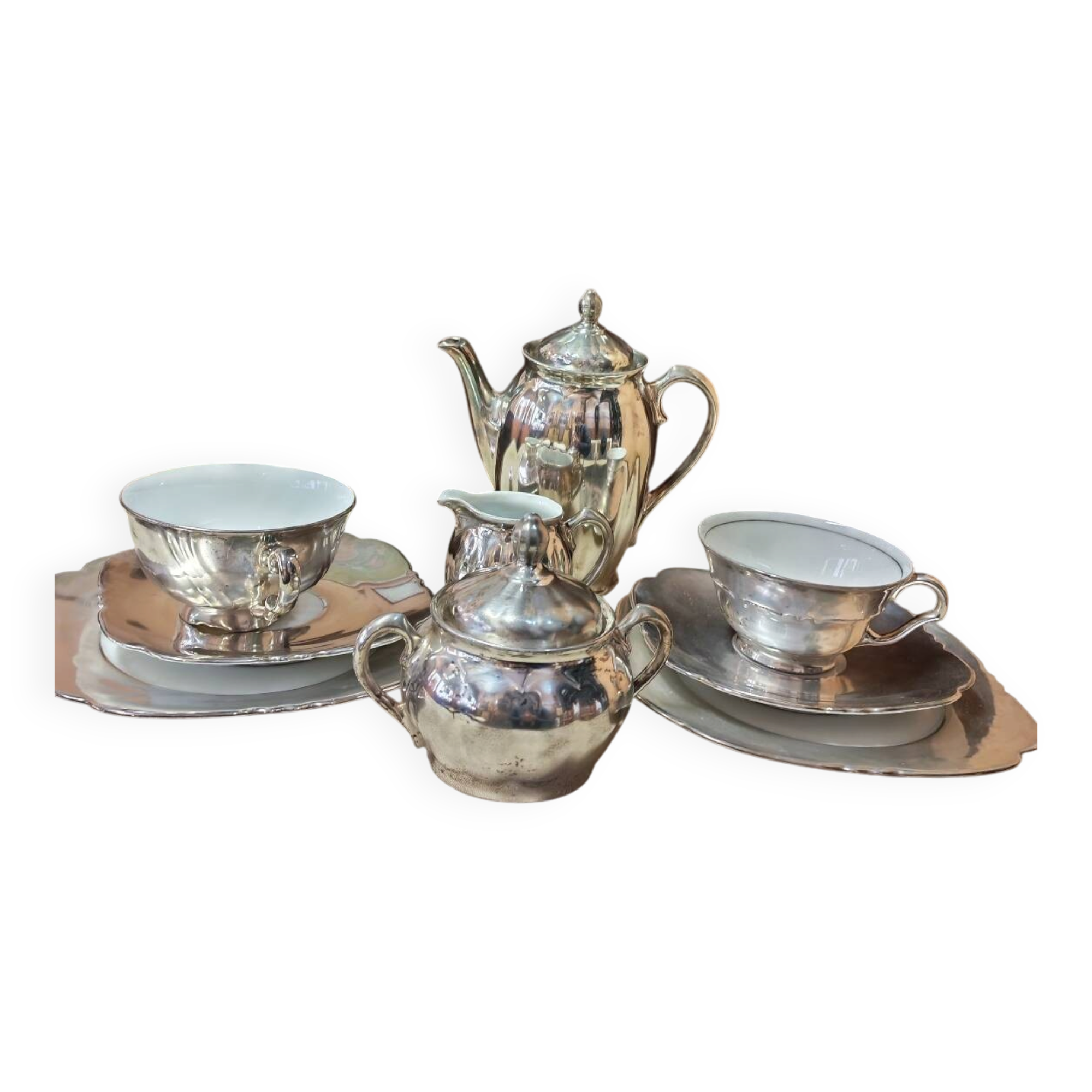 Breakfast set with tea or coffee in porcelain.
