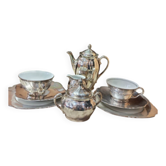 Breakfast set with tea or coffee in porcelain.