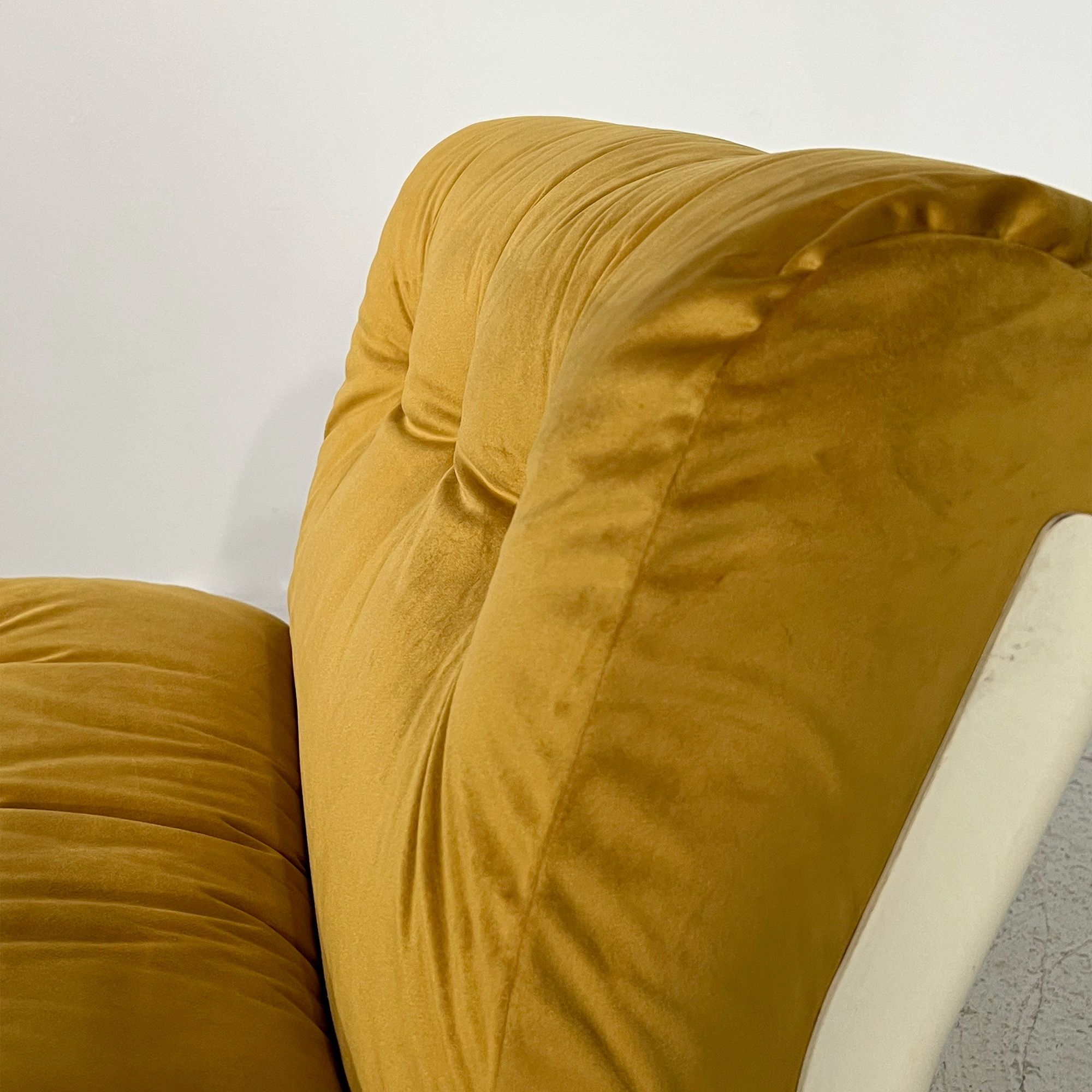 Pair of Amanta chauffeuses by Mario Bellini for B&B Italia 1960s