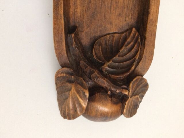Art Deco wooden bread cut