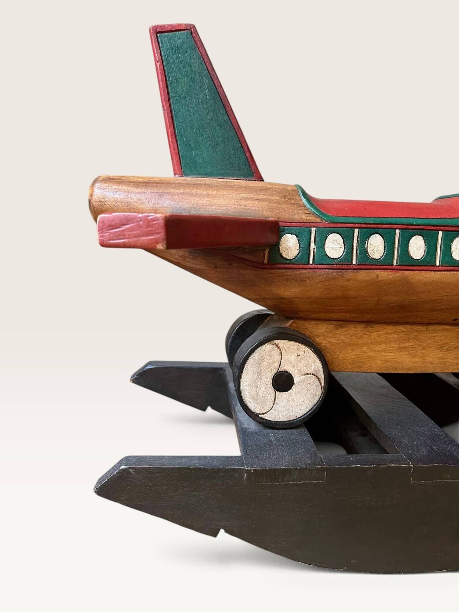 Avion à bascule en bois