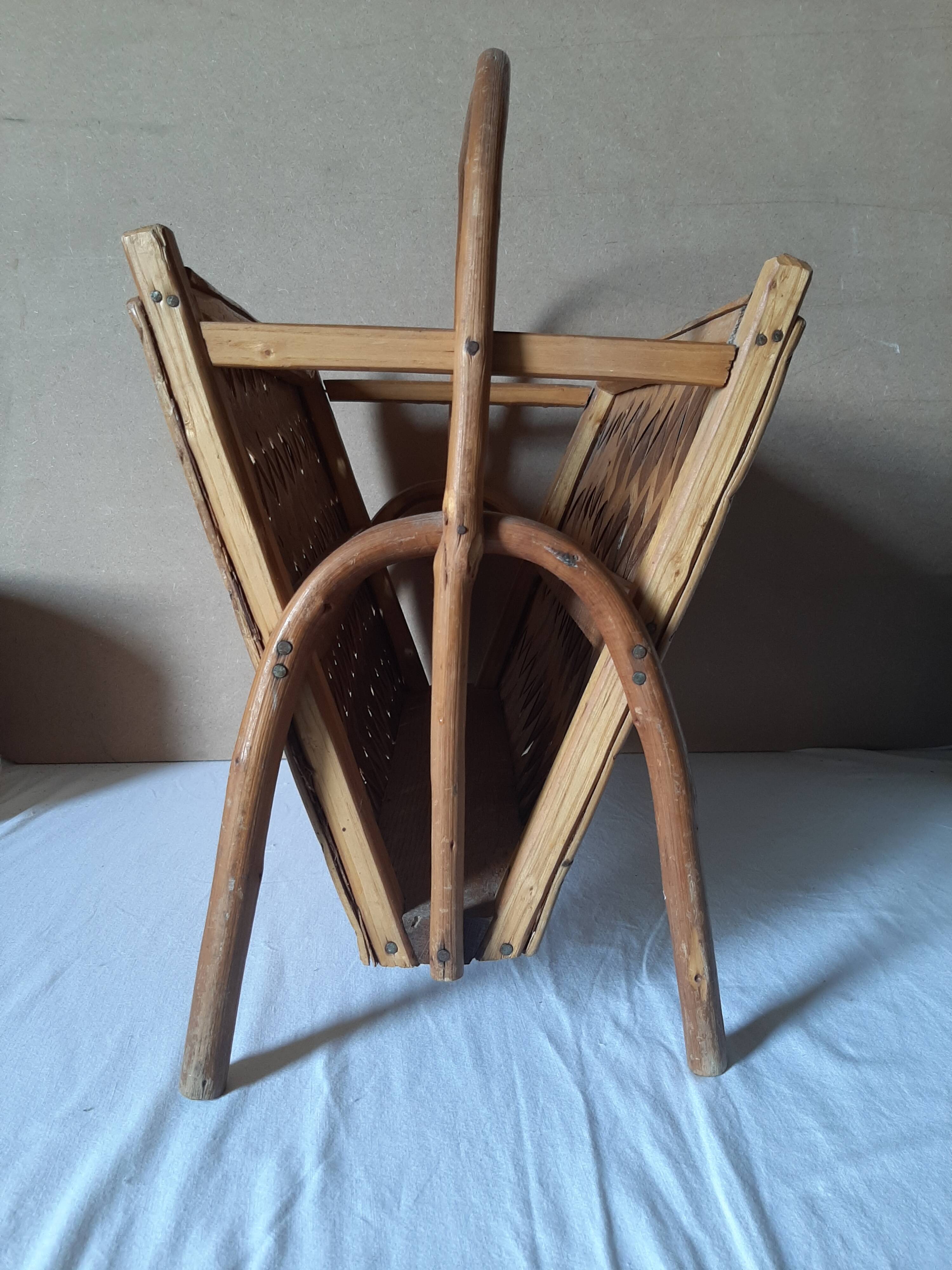 Porte revue vintage en chataignier