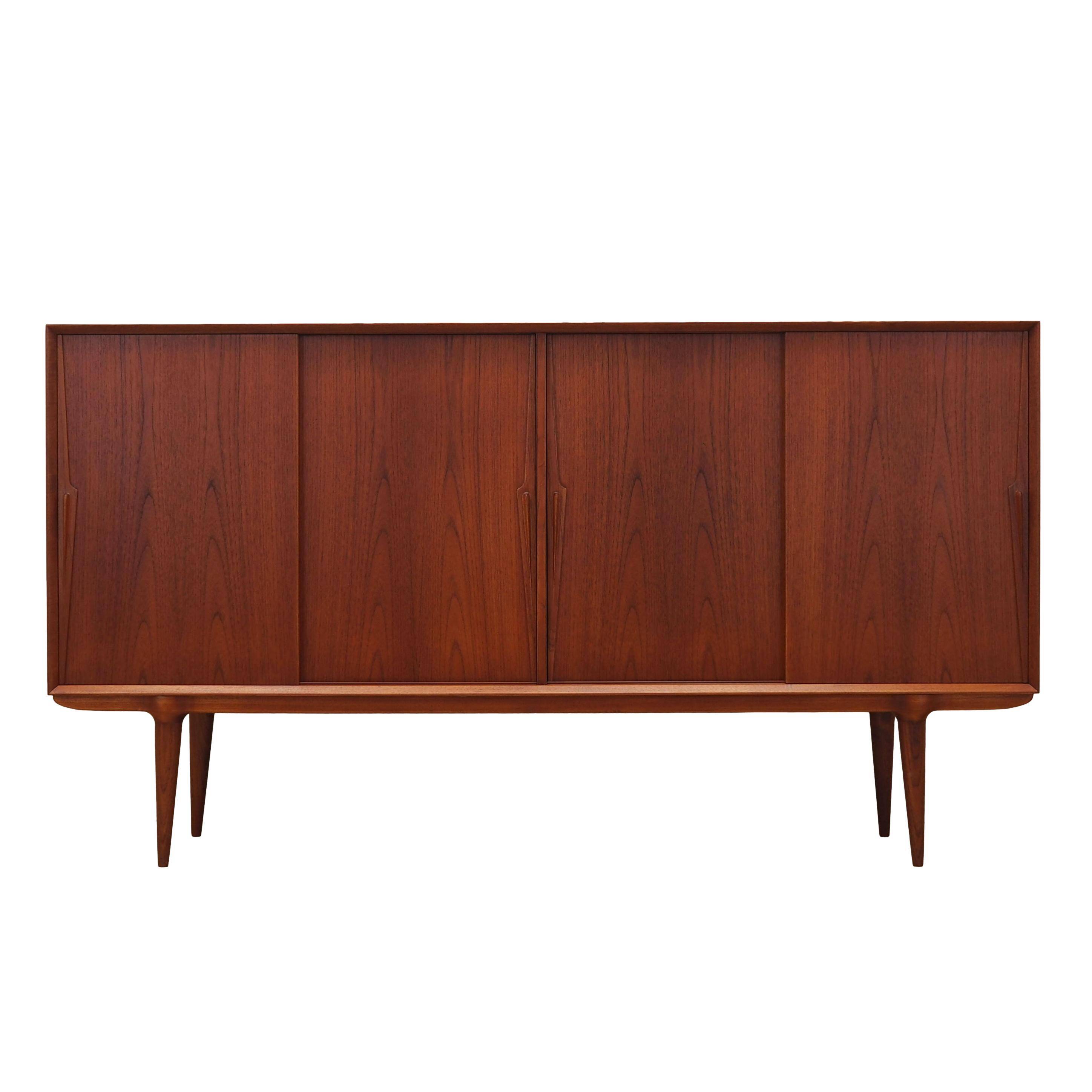 Buffet haut en teck, design danois, années 1970, fabriqué par Omann Jun