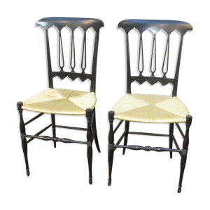 2 chaises en bois laqué