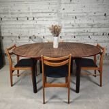 Round table with extension
