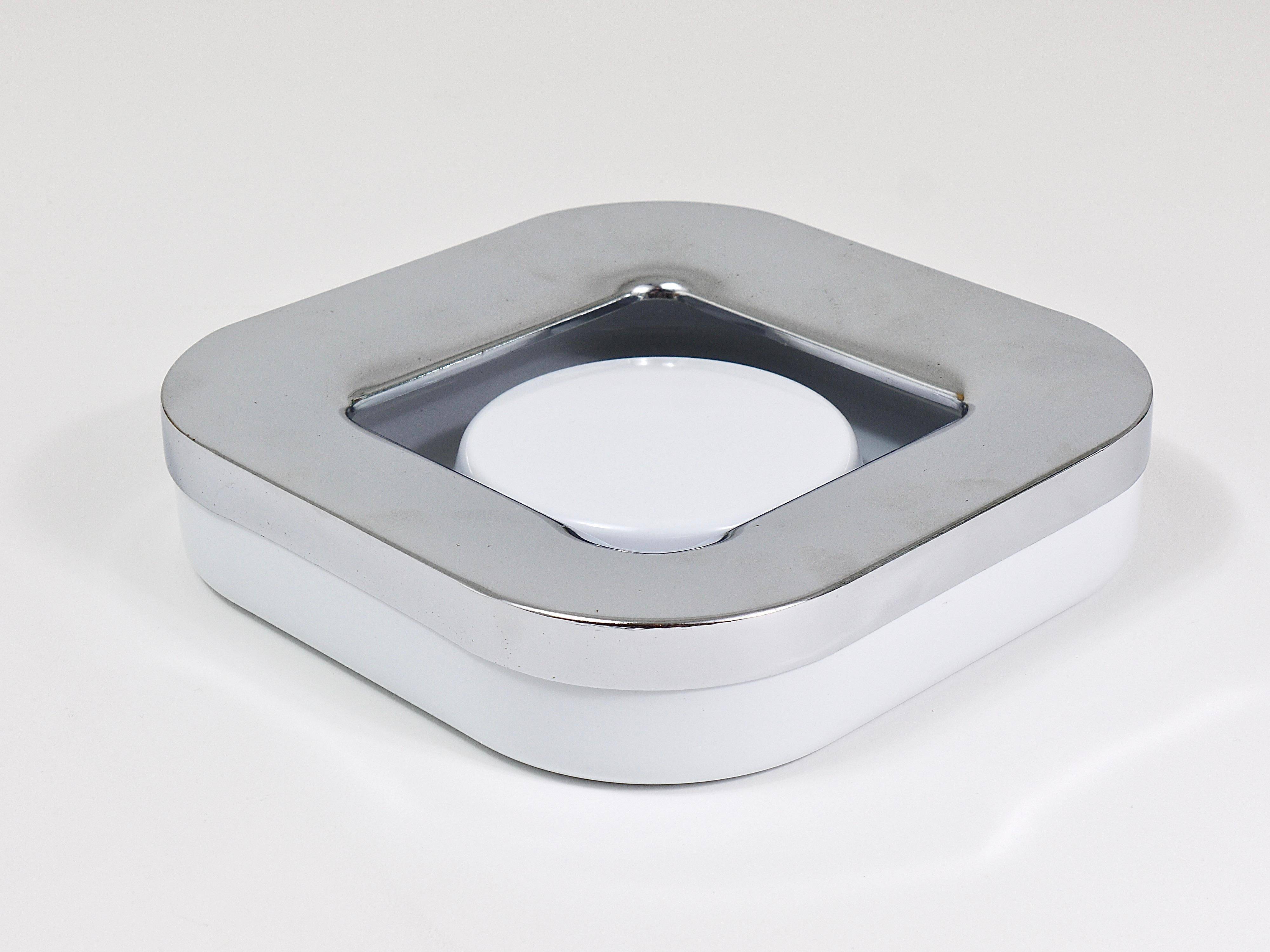 Square white ashtray Ico Parisi, chrome and melamine by Lamperti, Italy, 1970s.