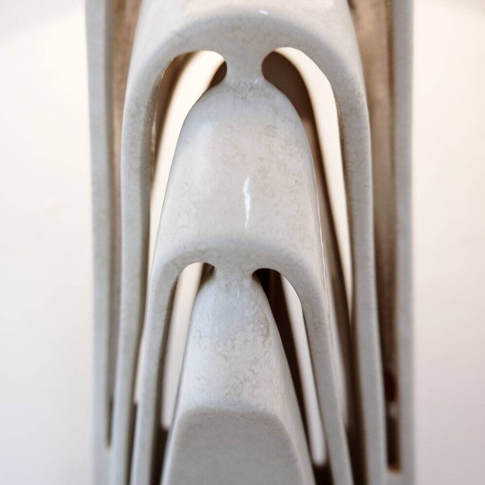 Large white ceramic fan-shaped table lamp - Art Deco style