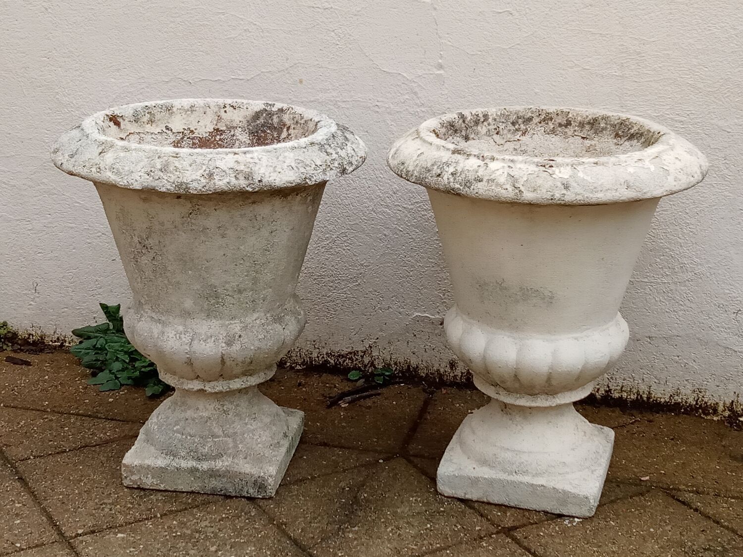 Pair of Medici vases in reconstituted stone