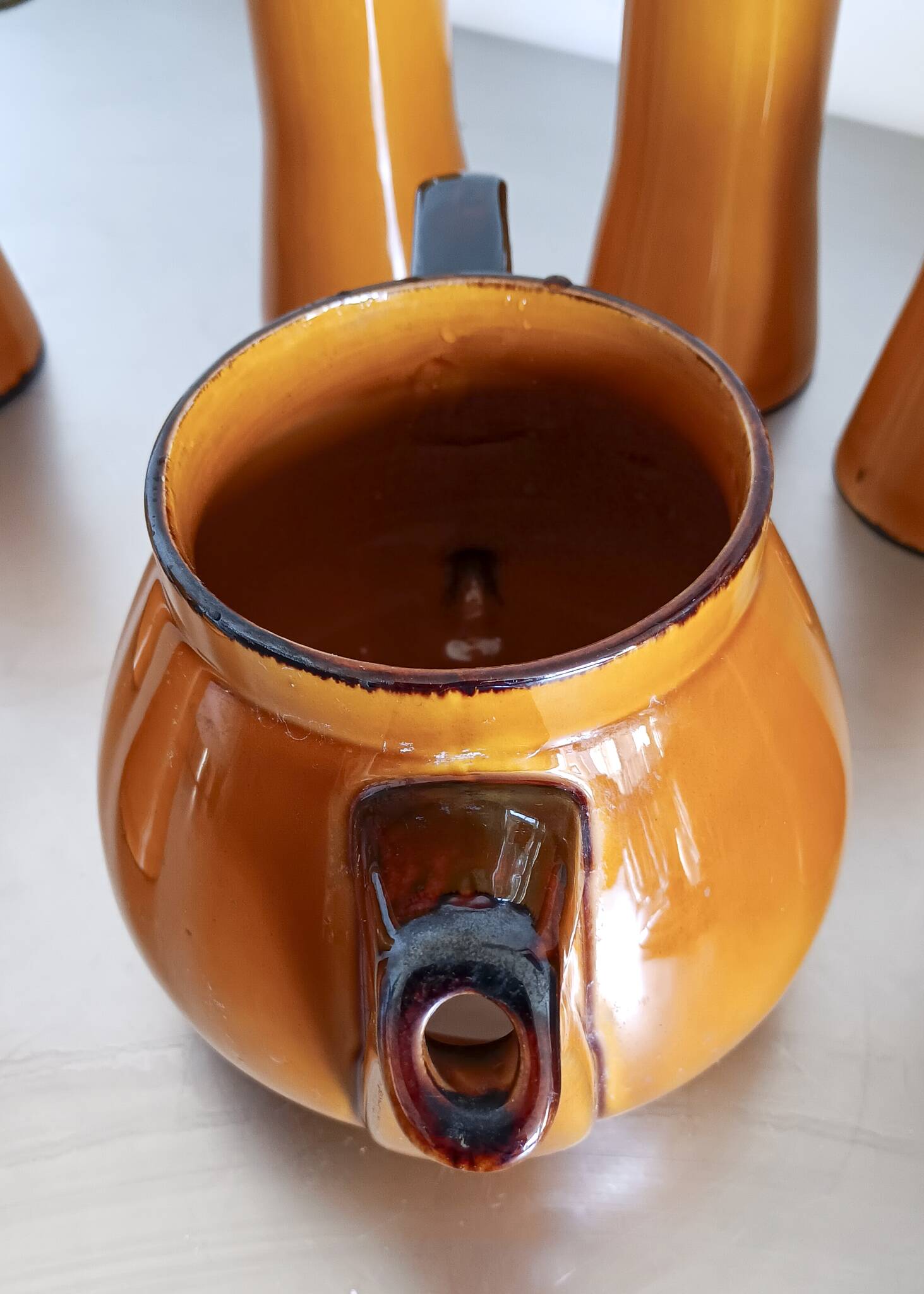 Poët Laval 8T brown ochre teapot with 7 orangeade or mazagrans glasses