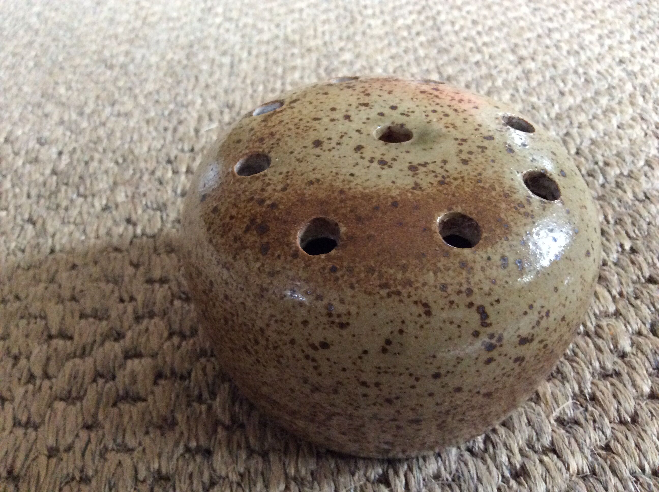 Pique fleurs en grès