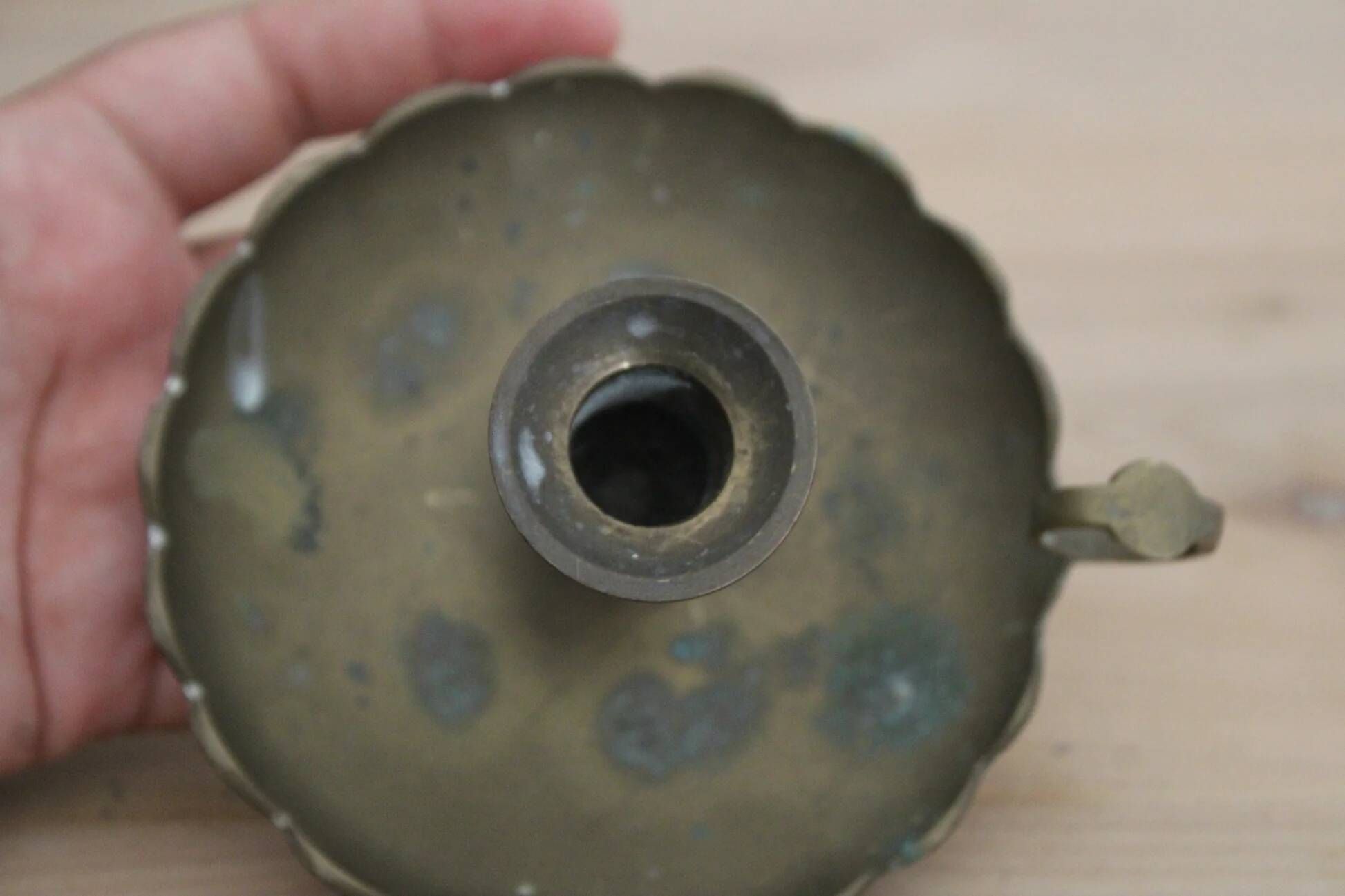 Antique hand candlestick in patinated brass – Vintage cellar rat