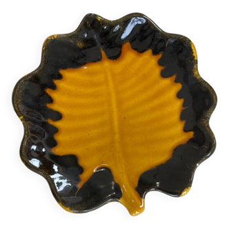 Plat feuille jaune et noir