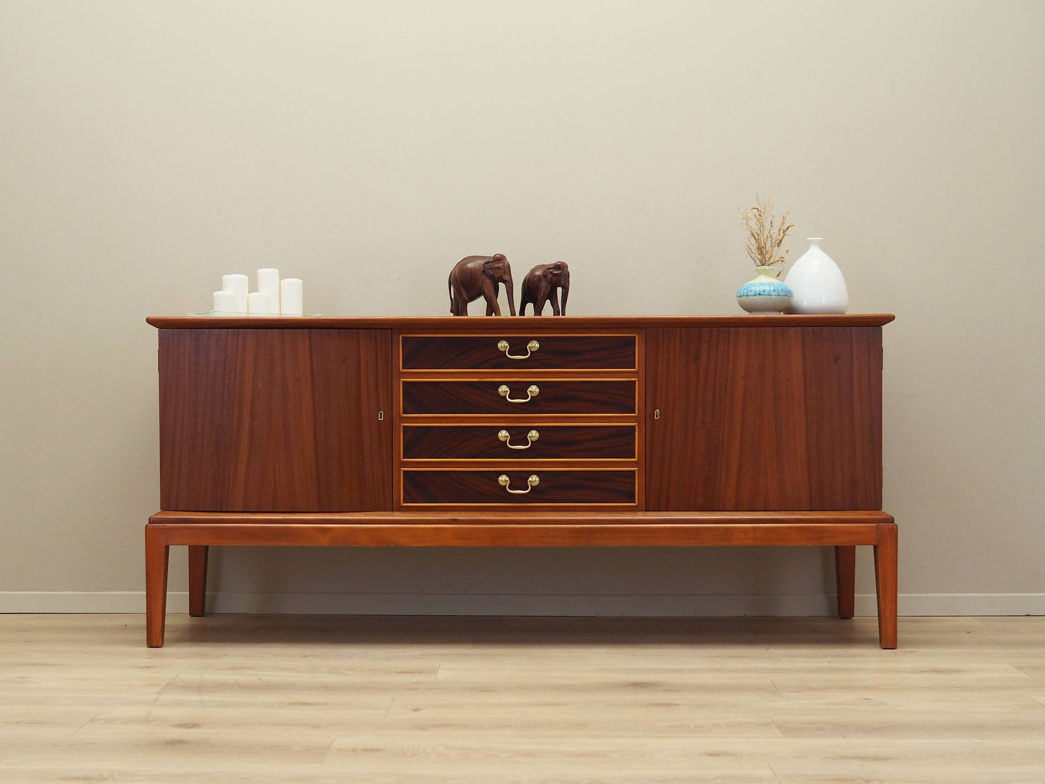 Enfilade en acajou, design danois, années 1970, production : Danemark