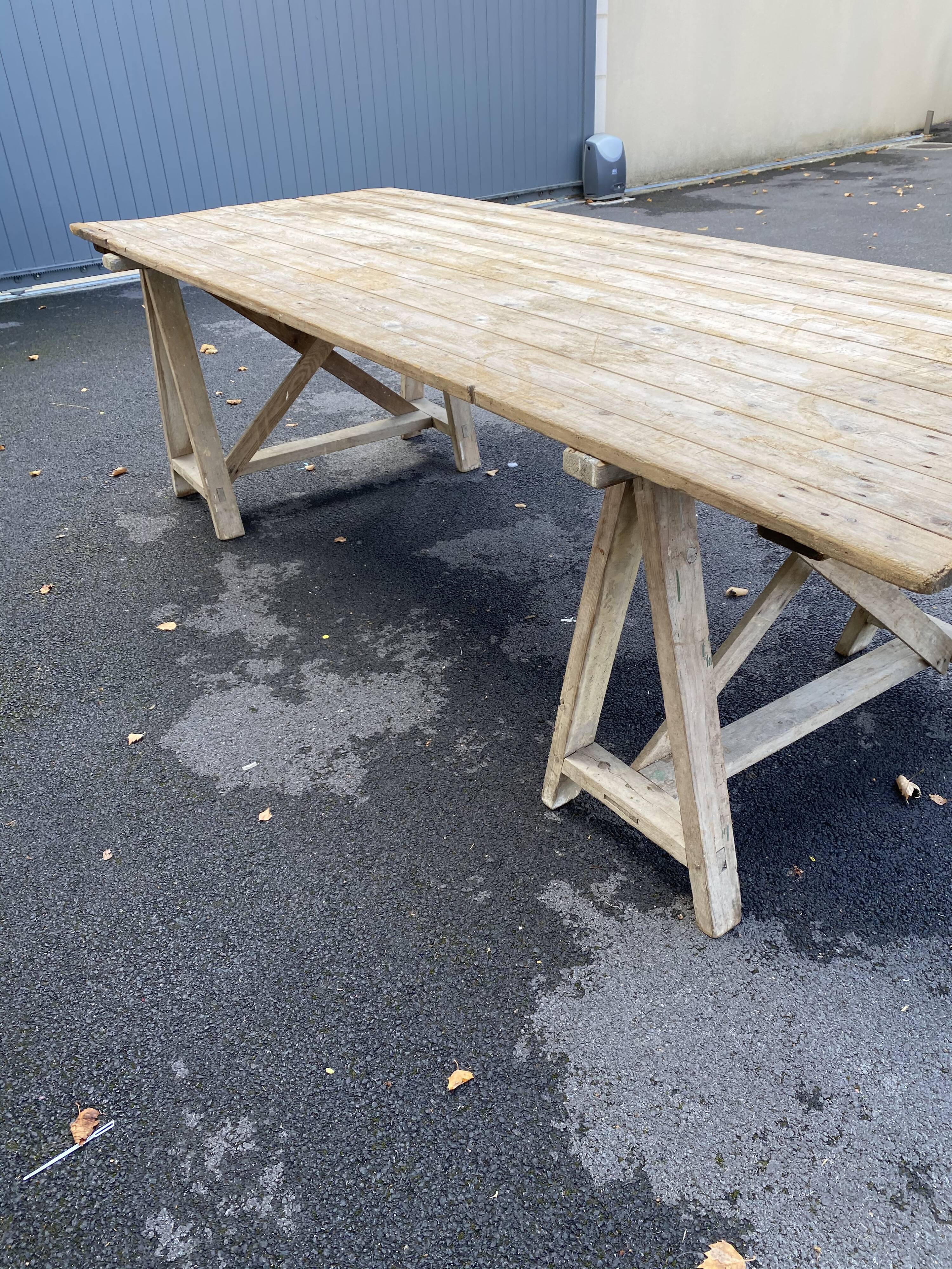 Trestle farm table