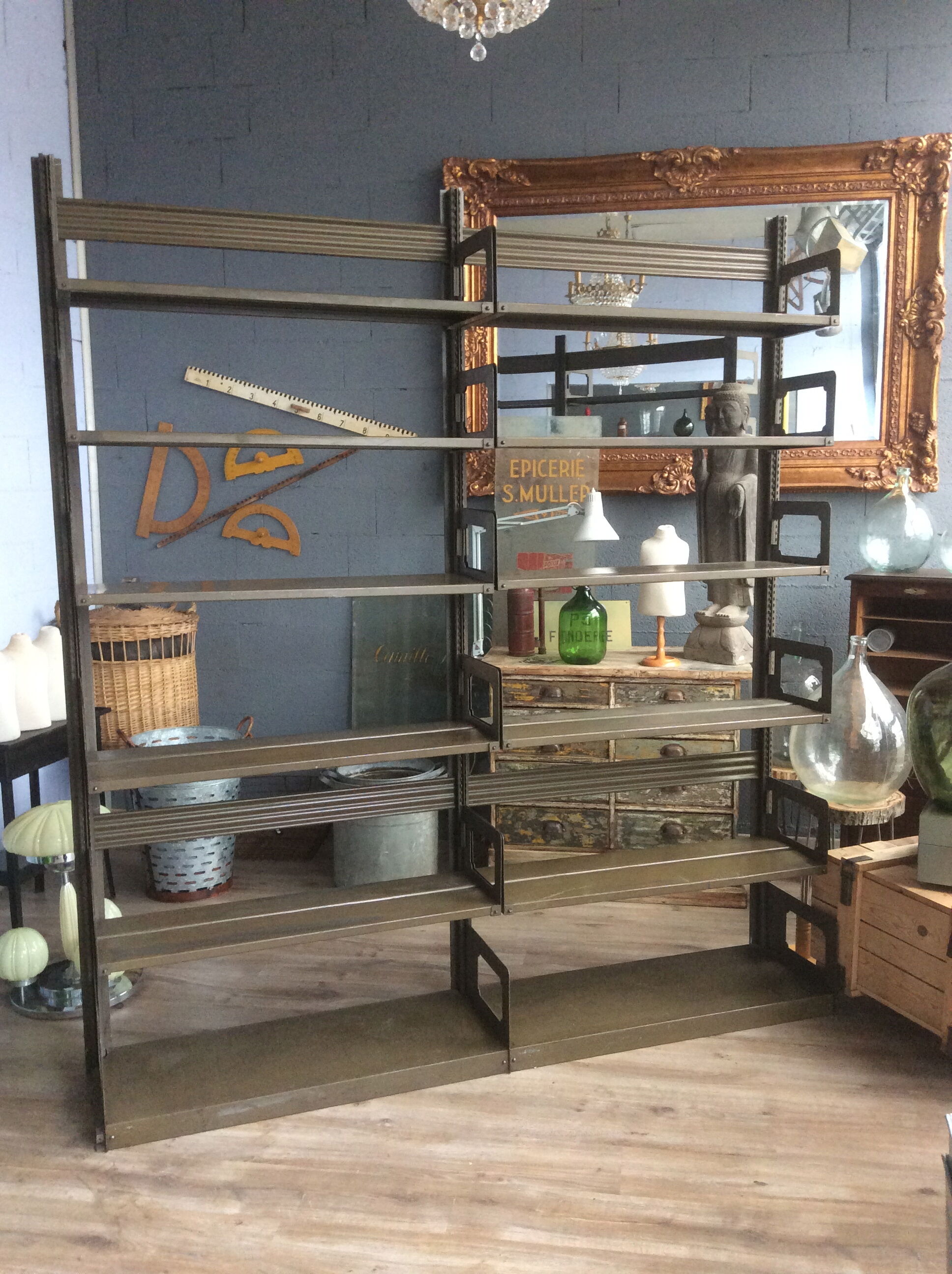 Former Strafor double shelf 30s
