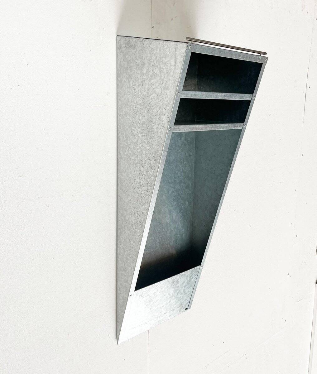 Étagère murale en métal postmoderne allemande de Radius Design, années 1980