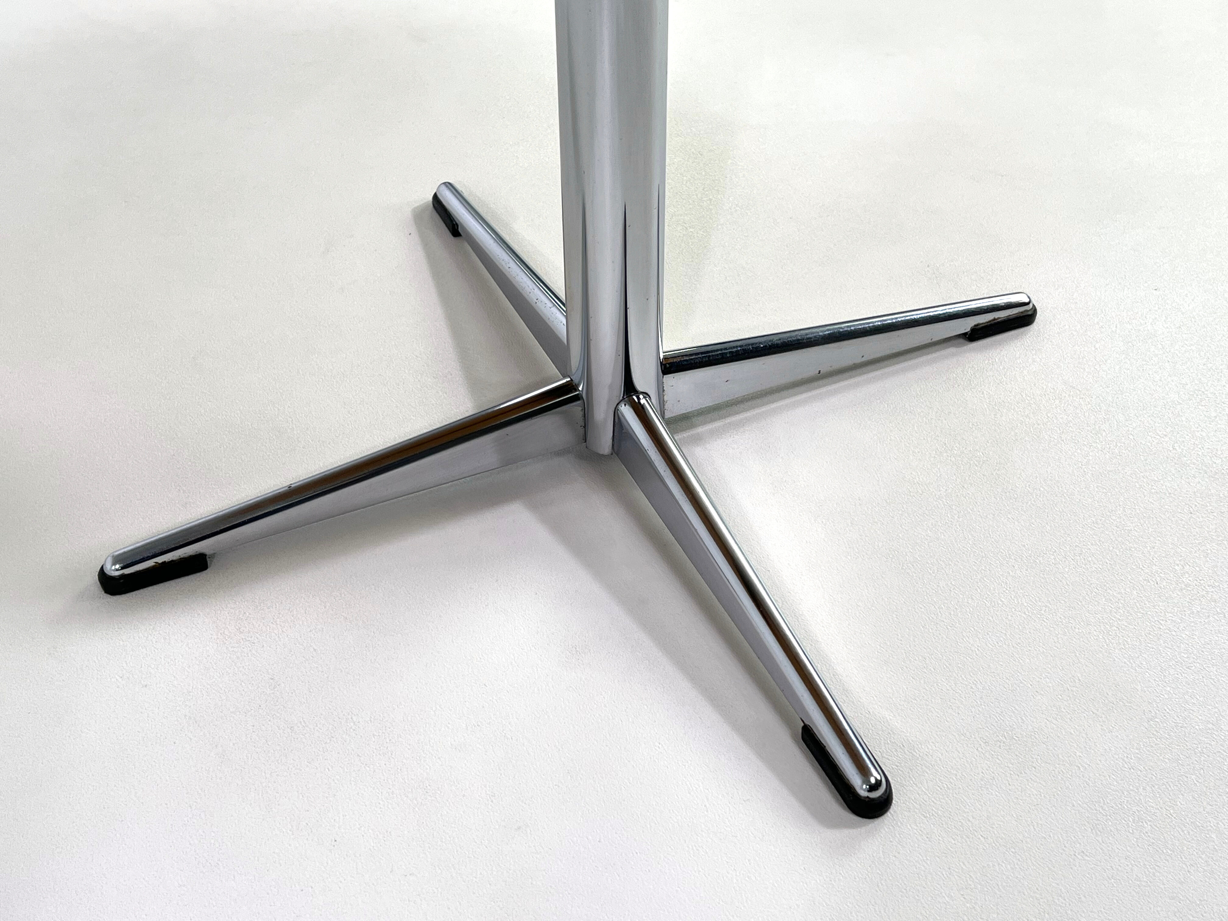 Round coffee table 50s - 60s