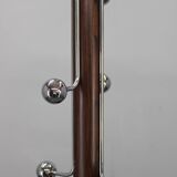 Porte-manteau italien en fer, plastique chromé et base en bois, années 1970