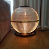 Globe holophane en laiton sur socle