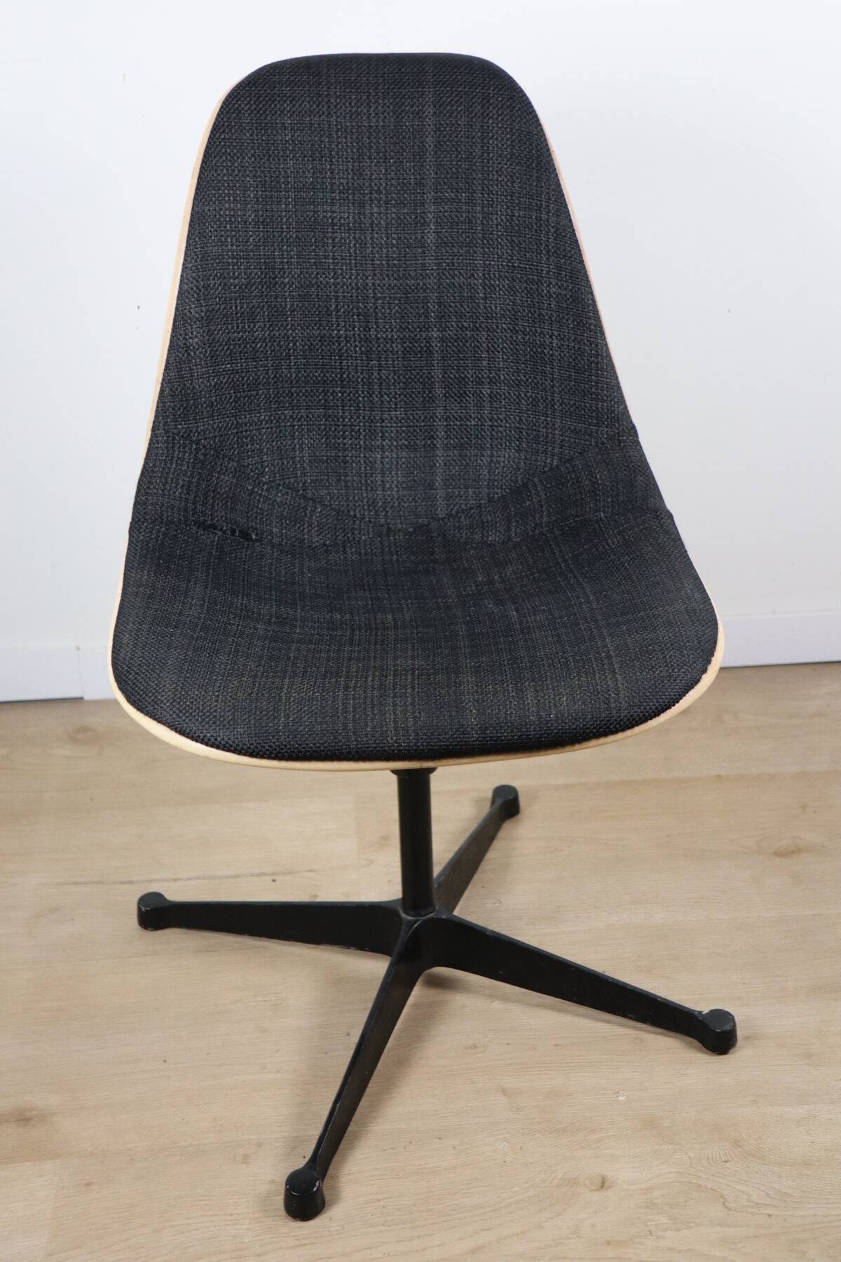 Chaise Eames Herman Miller - Fibre de verre pivotante réglable - 1960