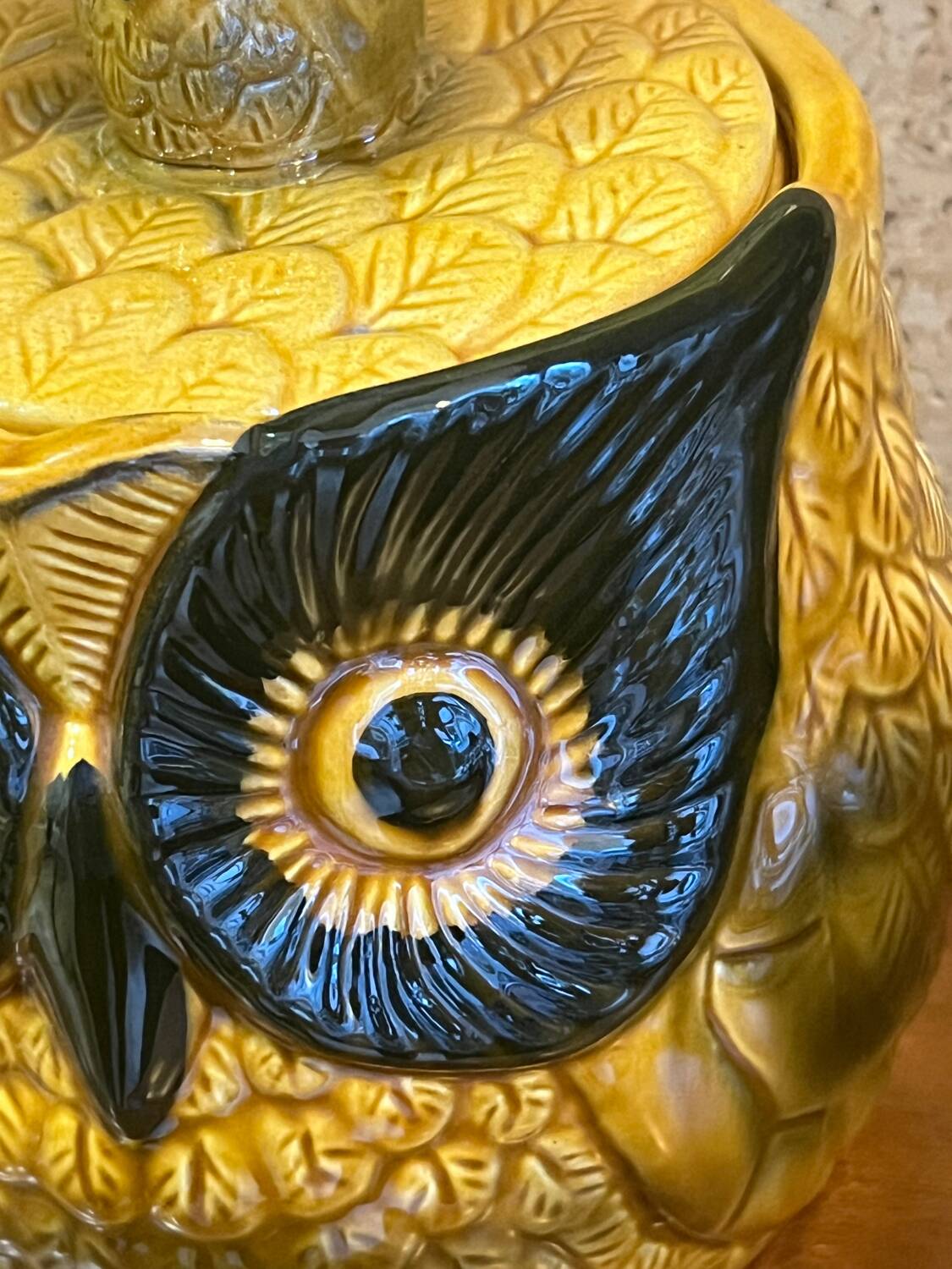 Owl 1970 / slipware box