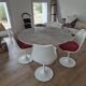 table ronde en marbre et ses 4 chaises tulip