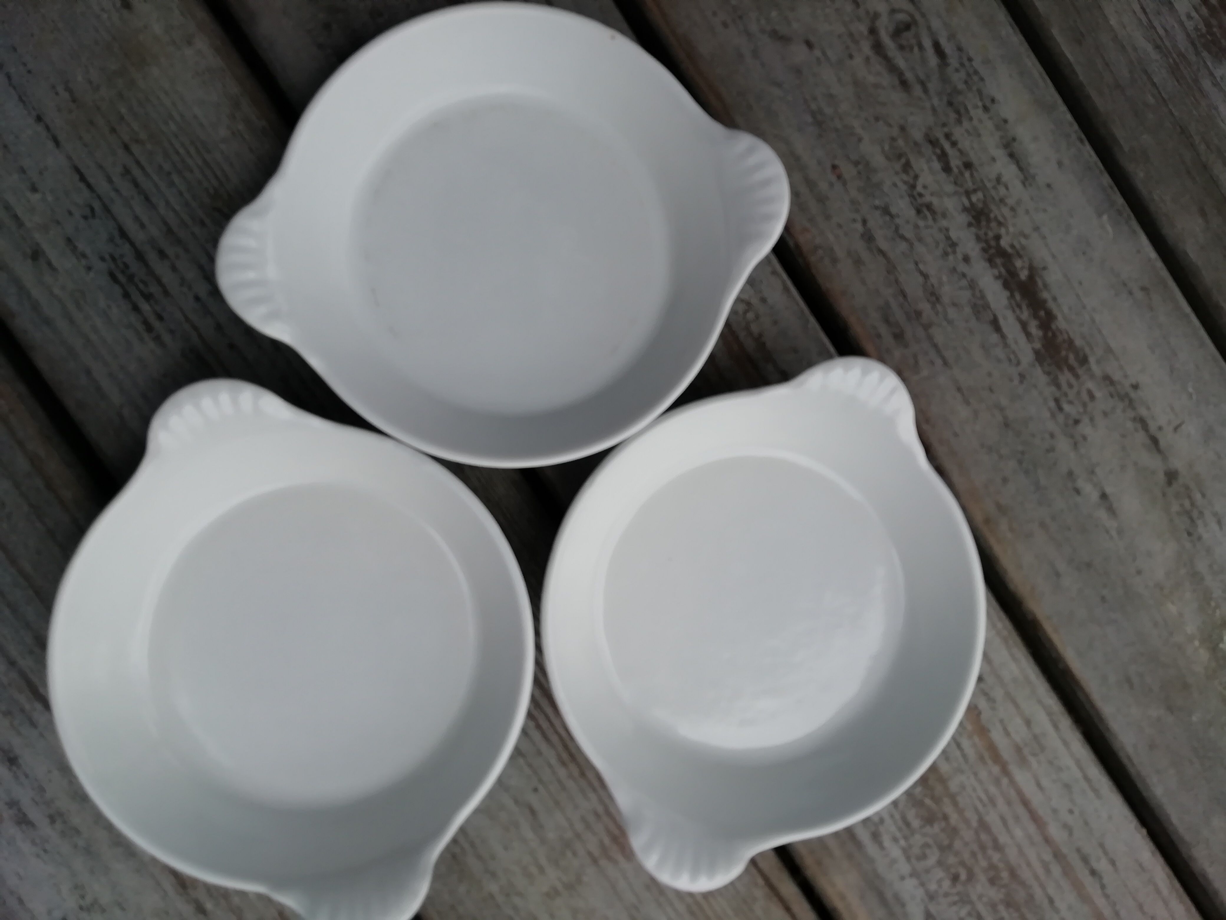 Set of 3 cast iron winged dishes