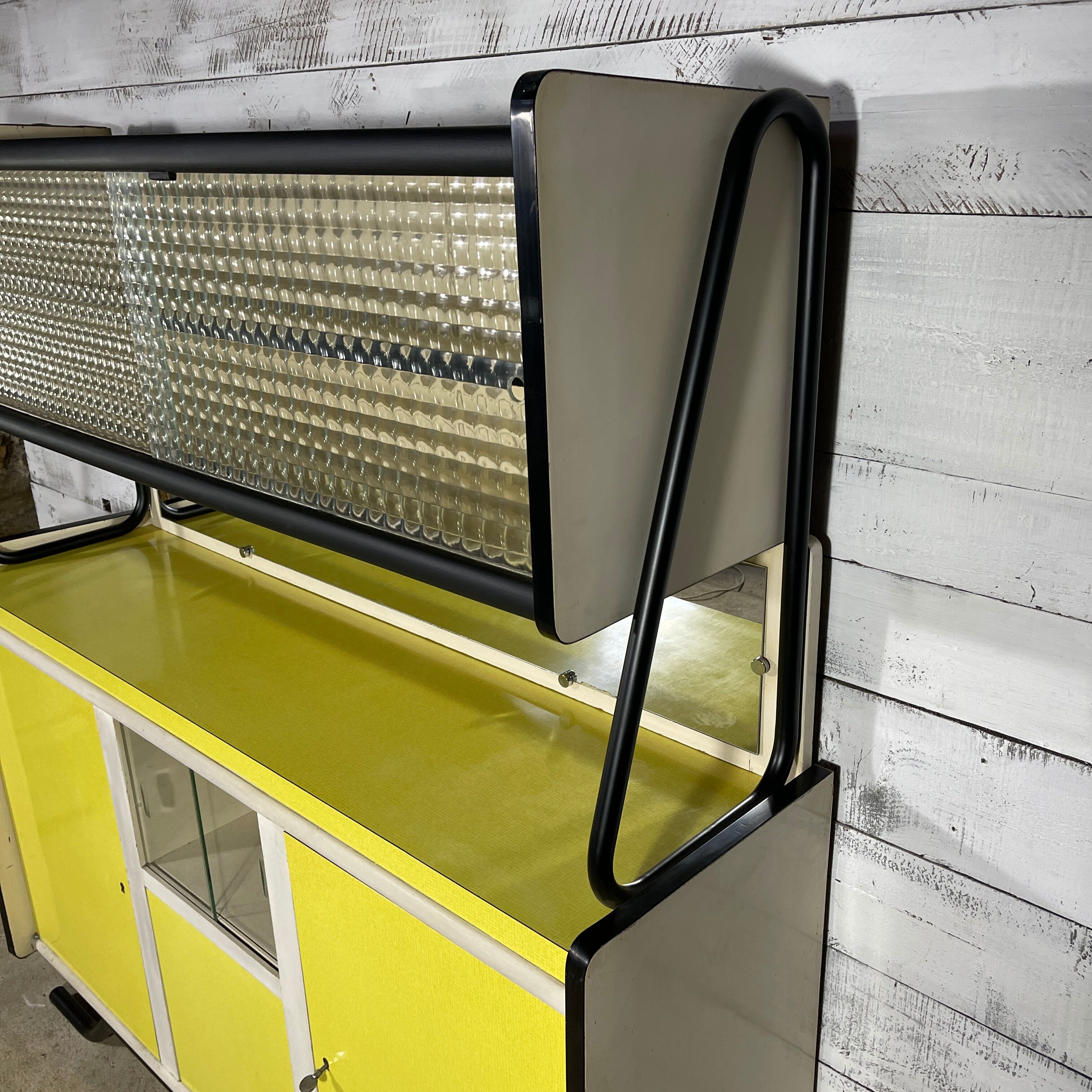 Yellow vintage kitchen furniture in Formica