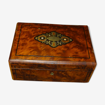 Boîte en loupe de tuya marquetée, époque Napoléon III, 21x9x15 cm