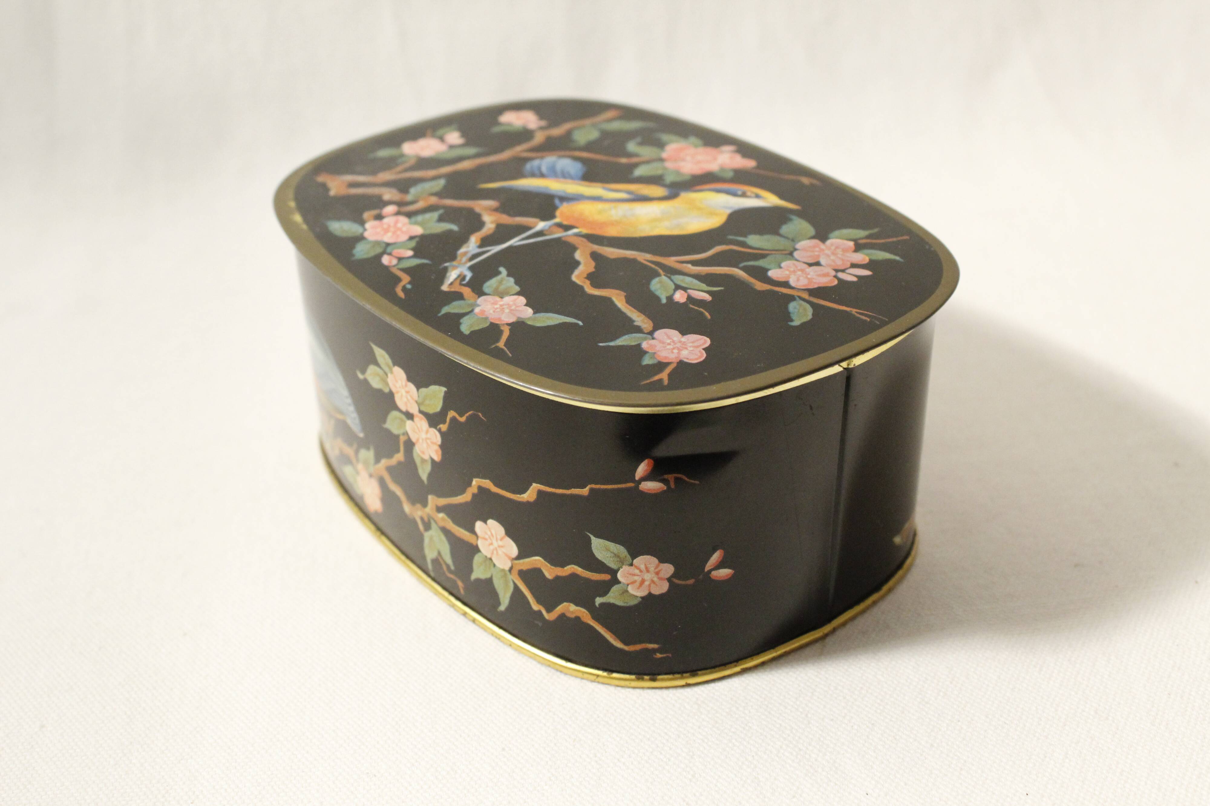 Boîte métallique vintage noire avec décor oiseaux