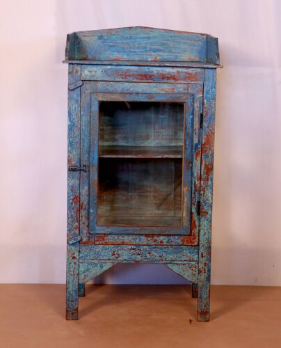 Cabinet vitré en teck birman patine bleue d'origine
