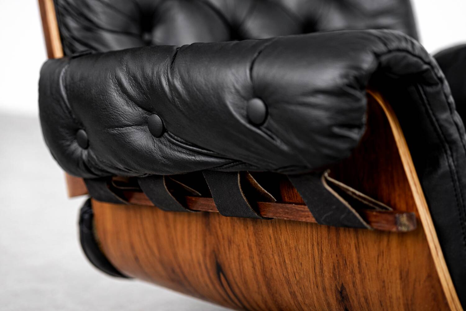 Vintage Mid-Century Modern Swiss Leather Lounge Chair from Giroflex