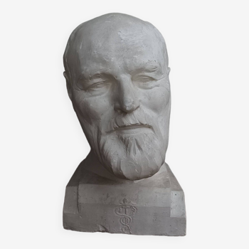 Pascal Boureille (1909-1999) Buste sculptée en plâtre Homme médecin