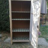 Armoire, bonnetière en pin