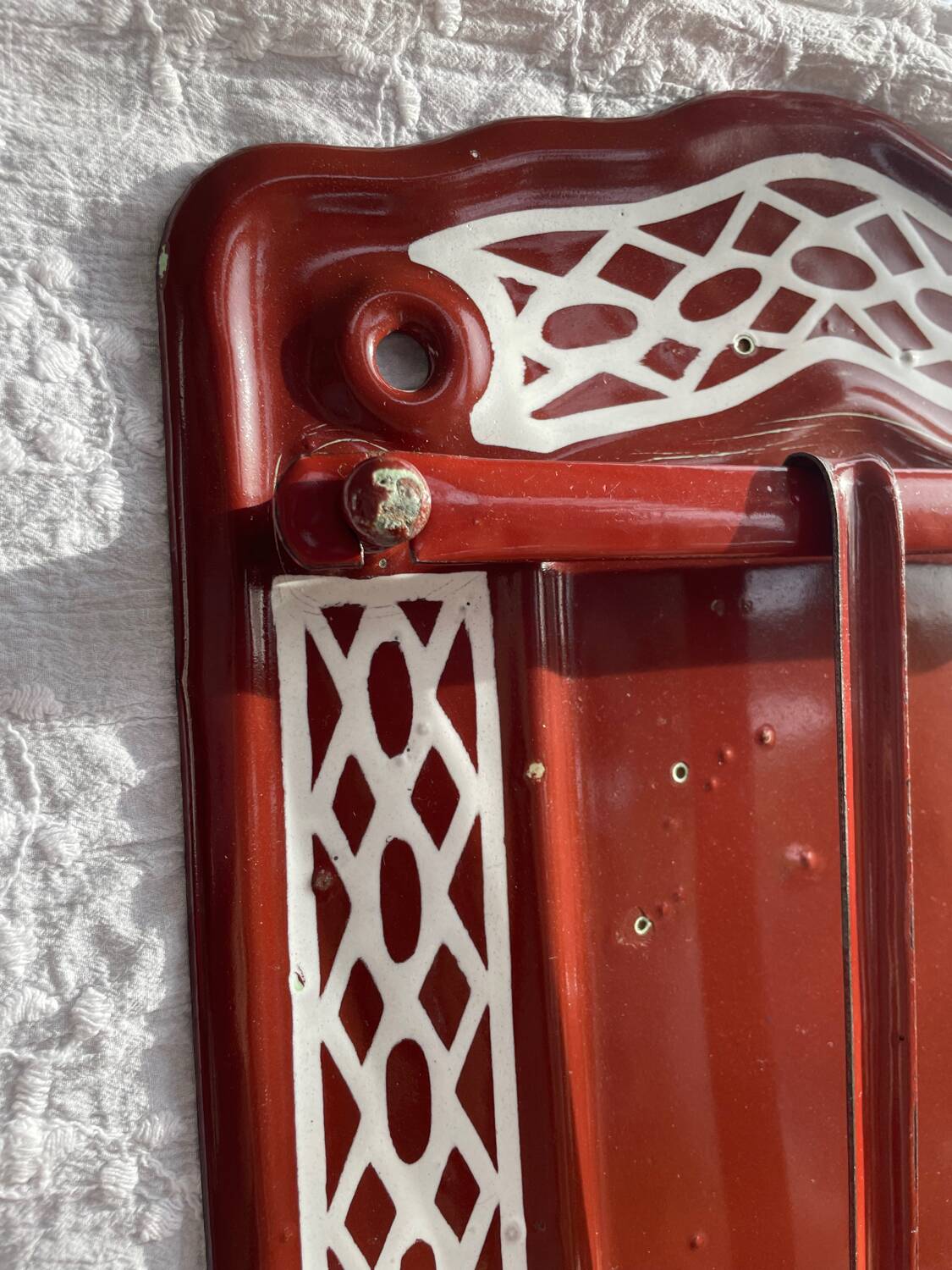 Enamelled kitchen sheet metal plate