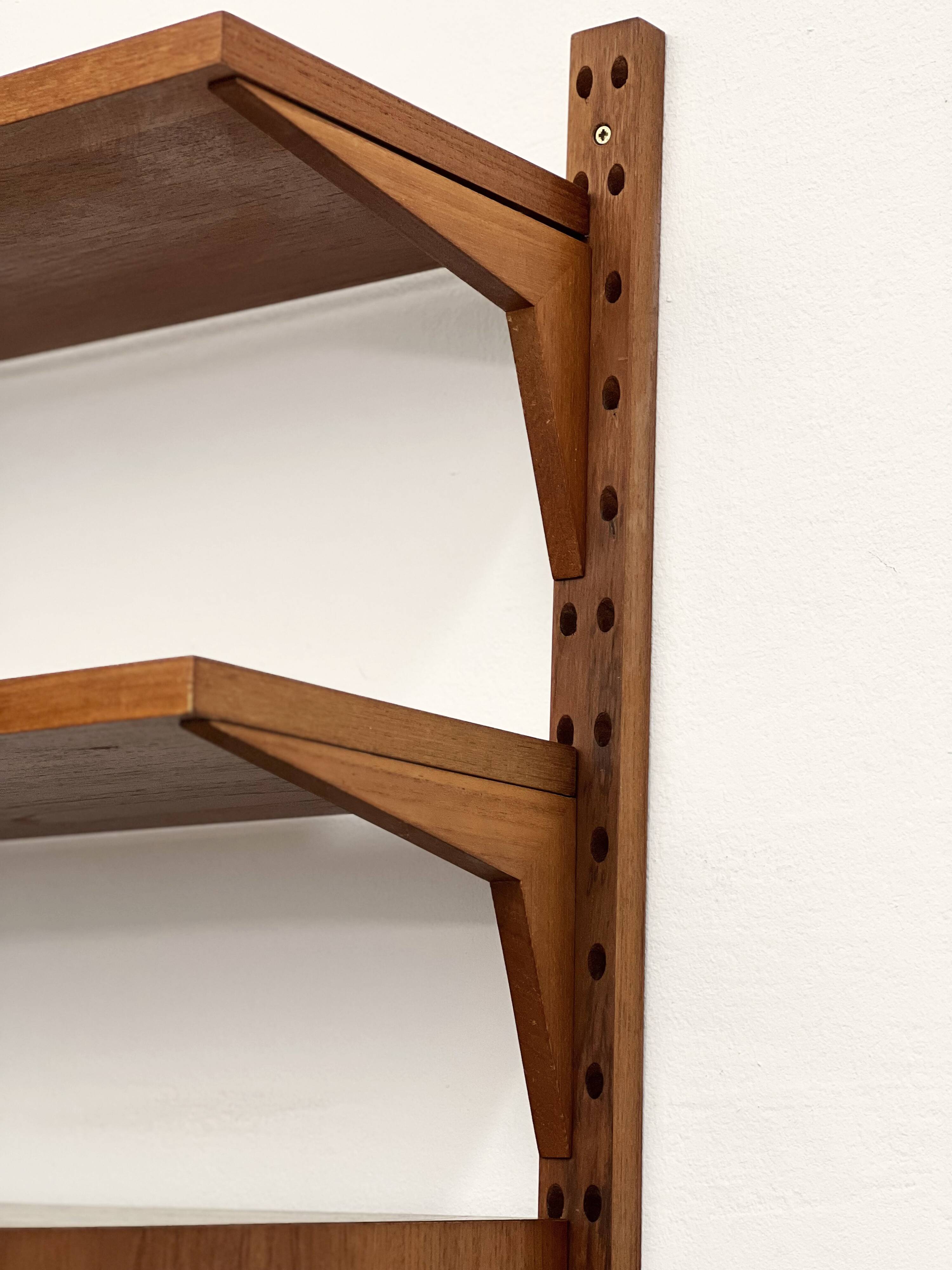 Small Mid-Century Modern Wall Unit,  Royal System with  Desk, Poul Cadovius for Cado, Denmark, 1950s