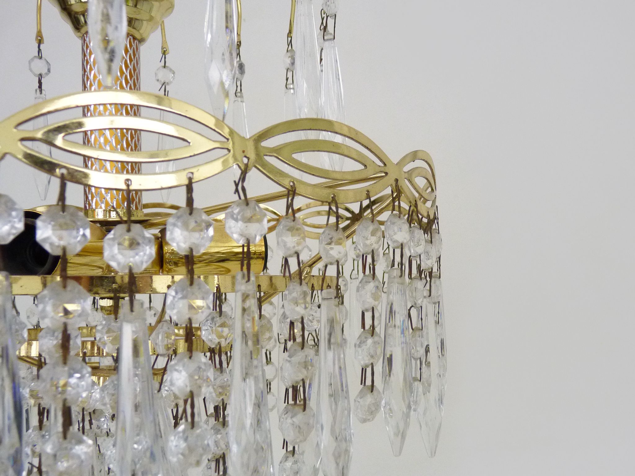 Chandelier, ceiling lamp crown in bronze or brass, 3 floors, 3 lights, glass grapevines. Year 90